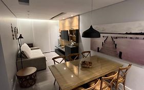 Apartamento Impecável Completo próximo à praia com Barco Opcional